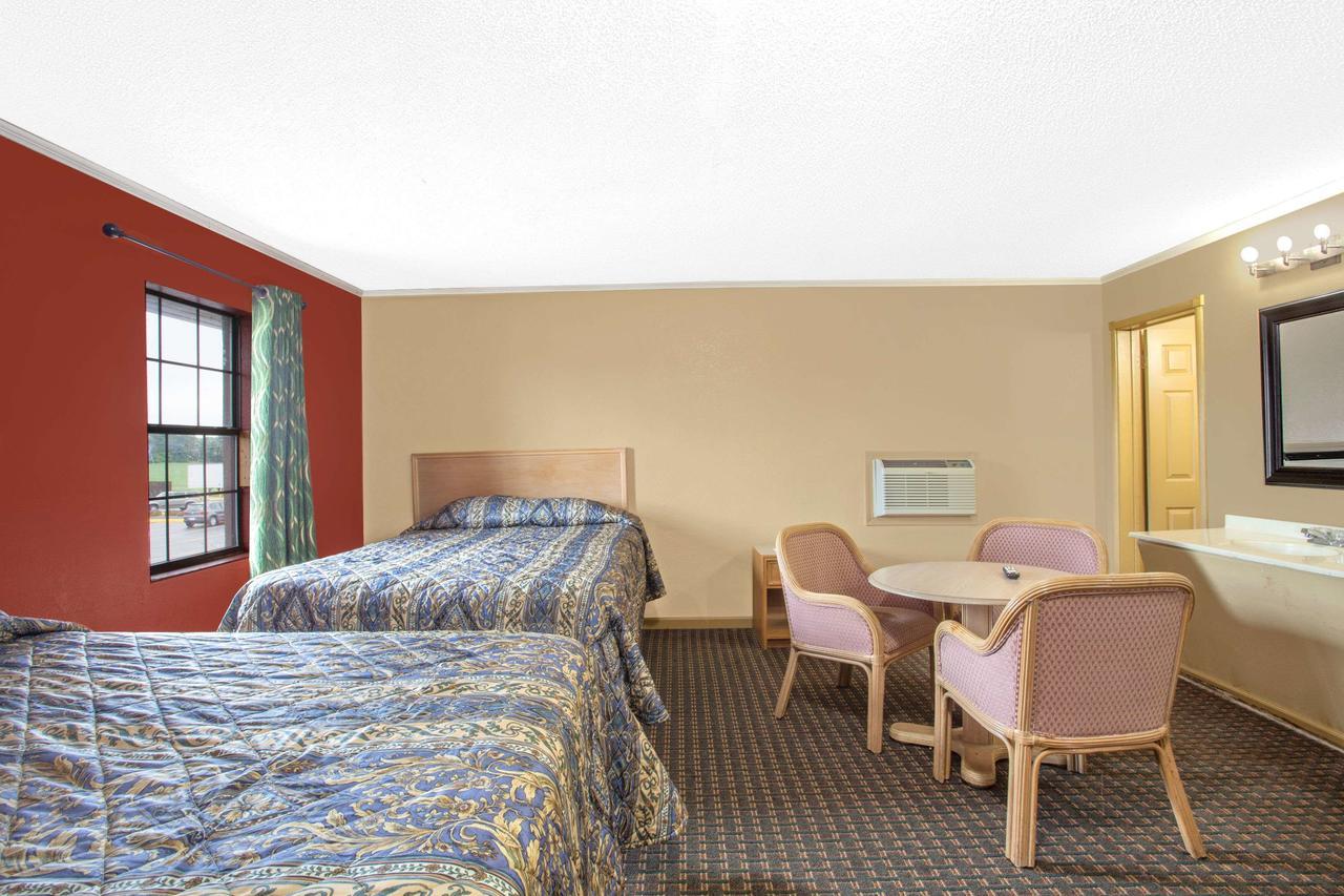 Knights Inn Wildersville Εξωτερικό φωτογραφία